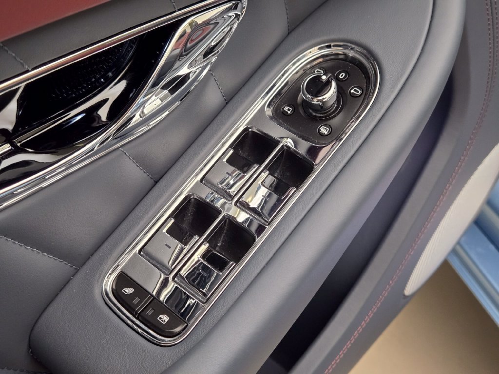 Used 2024 Bentley Continental GT AWD/4WD image 24