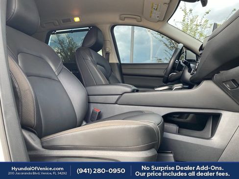 Used 2024 Nissan Pathfinder SL FWD image 17