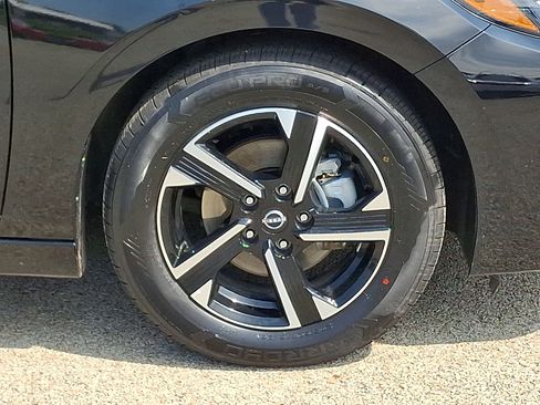 Used 2024 Nissan Sentra SV FWD image 8
