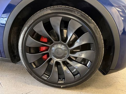Used 2022 Tesla Model Y Performance AWD/4WD image 32