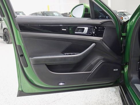 Used 2020 Porsche Panamera image 32