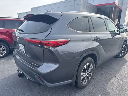 Used 2021 Toyota Highlander XLE image 4