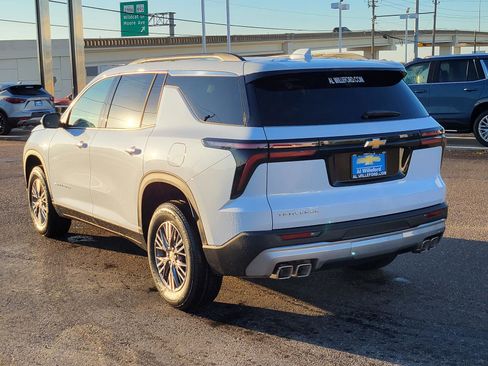New 2026 Chevrolet Traverse LT w/ Driver Confidence Package FWD image 3