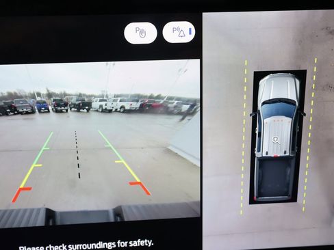 Used 2024 Ford F350 Lariat w/ Black Appearance Package image 24