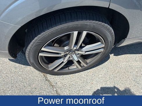 Used 2018 Volvo XC60 T5 Momentum w/ Vision Package AWD/4WD image 5