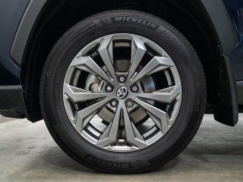 Certified 2022 Toyota RAV4 XLE Premium image 8