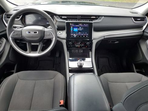 Used 2023 Jeep Grand Cherokee Laredo w/ Luxury Tech Group I AWD/4WD image 23