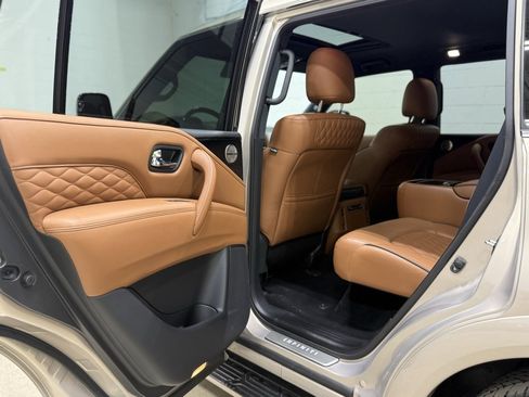 Used 2024 INFINITI QX80 Sensory image 23