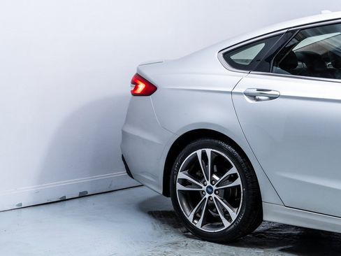 Used 2019 Ford Fusion Titanium image 11