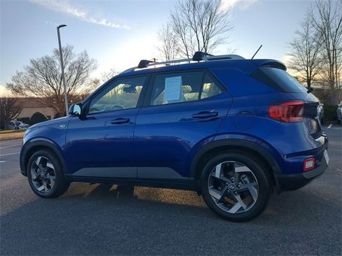 Used 2023 Hyundai Venue SEL image 6