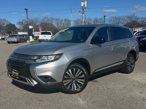 Used 2020 Mitsubishi Outlander ES image 1