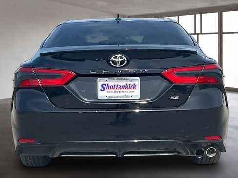 Used 2020 Toyota Camry SE image 5