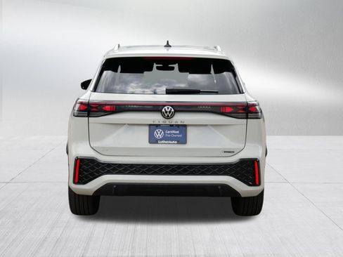 Certified 2025 Volkswagen Tiguan SEL R-Line AWD/4WD image 6