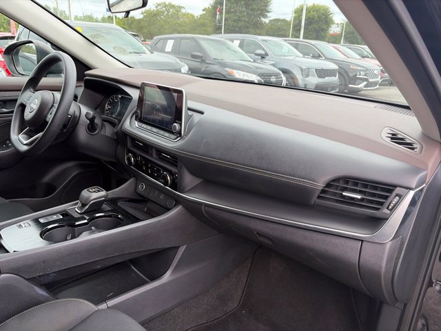 Used 2023 Nissan Rogue S FWD image 11