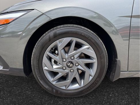 Used 2024 Hyundai Elantra SEL FWD image 13
