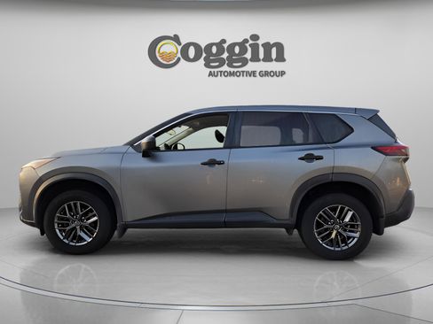 Used 2021 Nissan Rogue S image 2