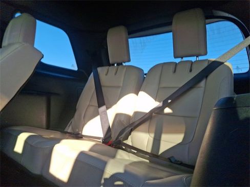 Used 2018 Ford Explorer XLT w/ Equipment Group 202A image 10