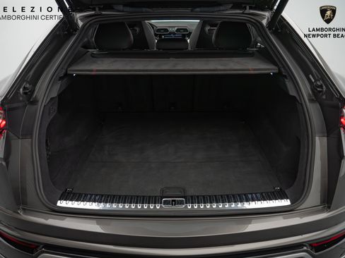 Used 2021 Lamborghini Urus image 16
