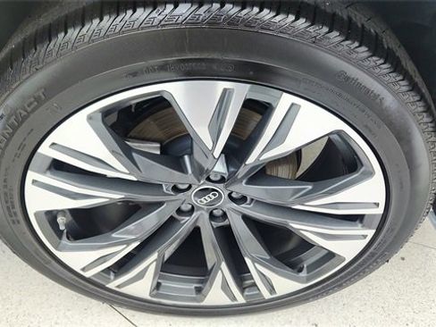 Used 2025 Audi Q8 Prestige w/ Prestige Package image 60