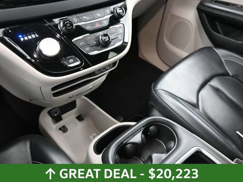 Used 2023 Chrysler Pacifica Touring-L FWD image 33