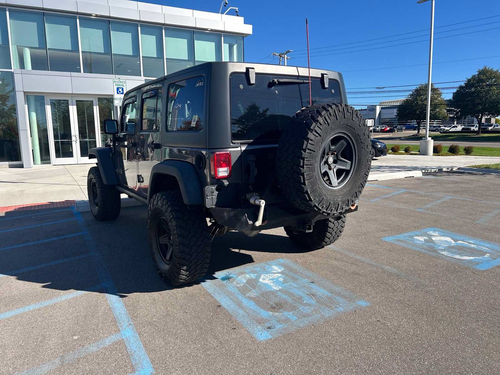 Used 2017 Jeep Wrangler Unlimited Rubicon w/ Connectivity Group AWD/4WD image 3