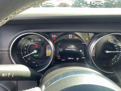 Used 2023 Jeep Wrangler Unlimited Sahara w/ Cold Weather Group AWD/4WD image 16