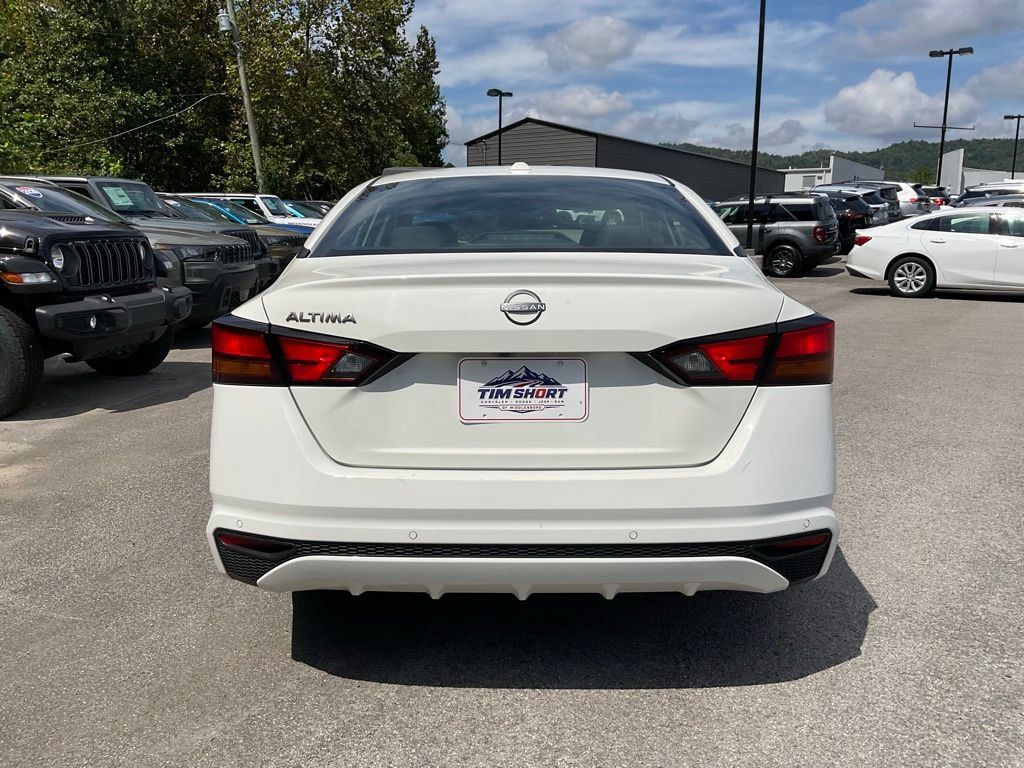 Used 2025 Nissan Altima 2.5 SV FWD image 5