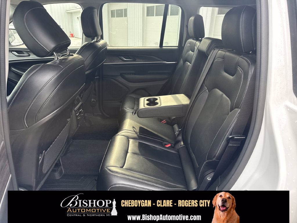 Used 2023 Jeep Grand Cherokee Limited AWD/4WD image 15