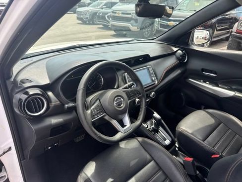 Used 2020 Nissan Kicks SR w/ SR Premium Package FWD image 11