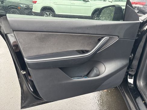 Used 2021 Tesla Model Y Long Range image 8