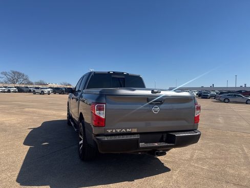 Used 2019 Nissan Titan S image 19