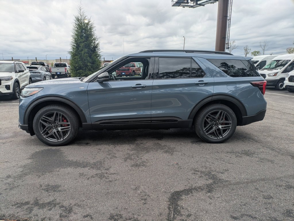 New 2026 Ford Explorer ST-Line w/ ST-Line Street Pack RWD image 7