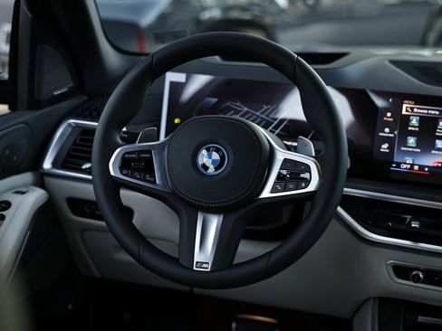 New 2026 BMW X5 xDrive50e w/ Executive Package image 28