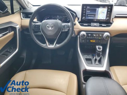 Used 2020 Toyota RAV4 Limited FWD image 18