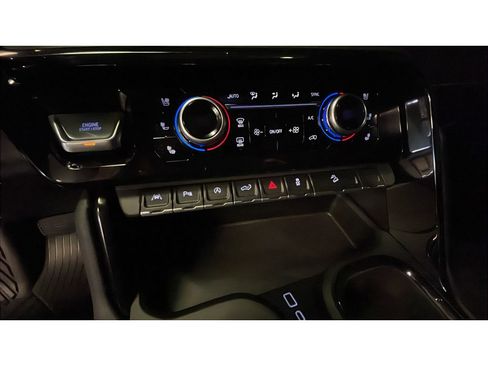 Used 2024 GMC Sierra 1500 AT4 w/ Technology Package image 12