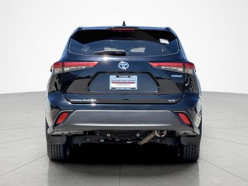 Used 2023 Toyota Highlander XLE AWD/4WD image 4