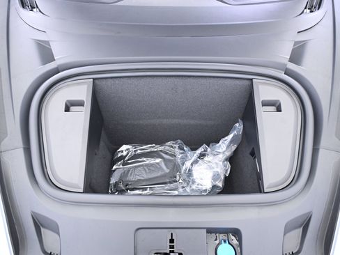 Certified 2025 Porsche Taycan image 14