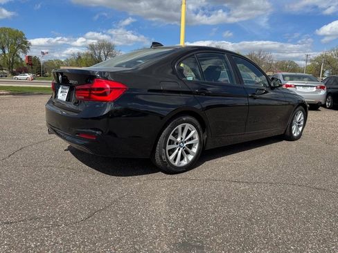 Used 2017 BMW 320i xDrive Sedan AWD/4WD image 4