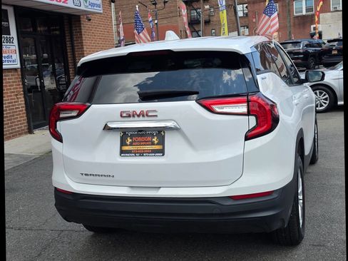 Used 2024 GMC Terrain SLE FWD image 8