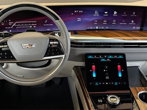 Certified 2025 Cadillac Escalade ESV Sport Platinum AWD/4WD image 17