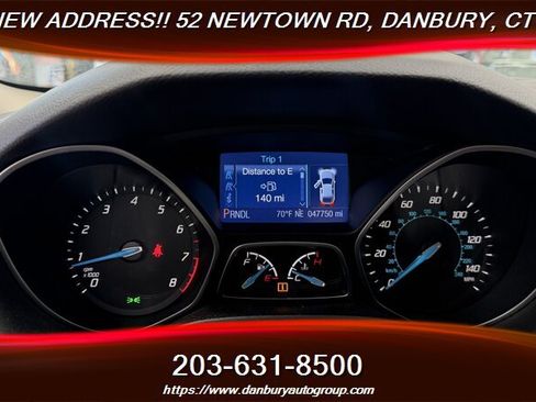 Used 2014 Ford Focus SE w/ SE Winter Package FWD image 18
