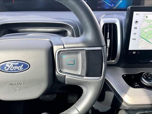 Used 2025 Ford Expedition Active AWD/4WD image 19