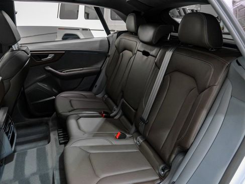 Used 2024 Audi Q8 Prestige image 33