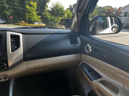 Used 2015 Toyota Tacoma PreRunner w/ SR5 Package image 29