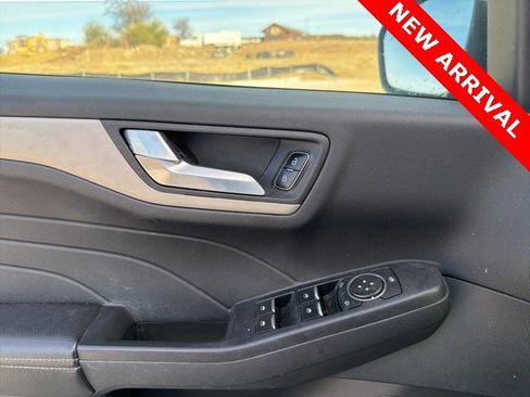 Used 2021 Ford Escape SE w/ SE Sport Appearance Package image 13