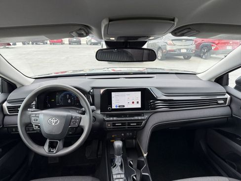 Used 2025 Toyota Camry LE image 33