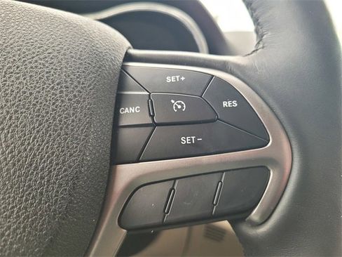 Used 2018 Jeep Grand Cherokee Limited w/ Trailer Tow Group IV image 27