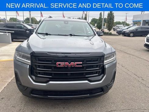 Certified 2022 GMC Acadia SLE w/ Driver Convenience Package FWD image 4