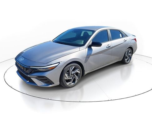 New 2025 Hyundai Elantra SEL image 2
