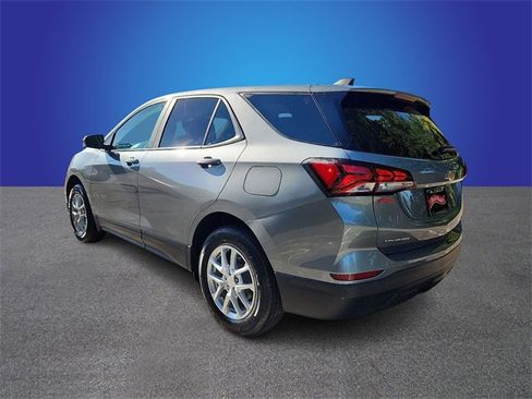 Used 2024 Chevrolet Equinox LS w/ LS Convenience Package image 2